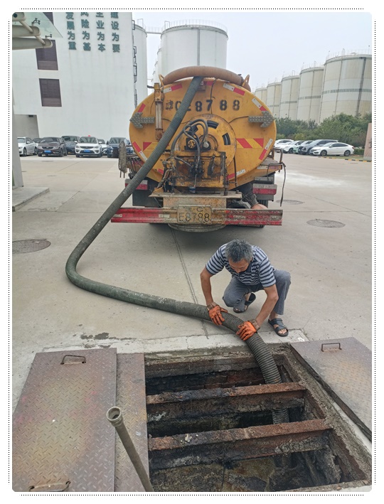 东区街道隔油池清掏